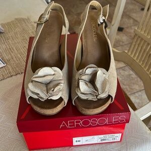 Cushioned sling back wedges